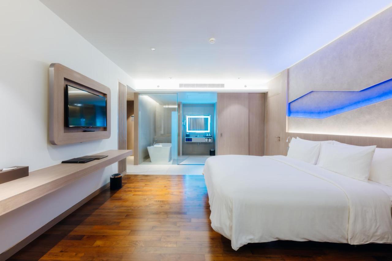 Oceanfront Beach Resort - Sha Extra Plus Patong Стая снимка