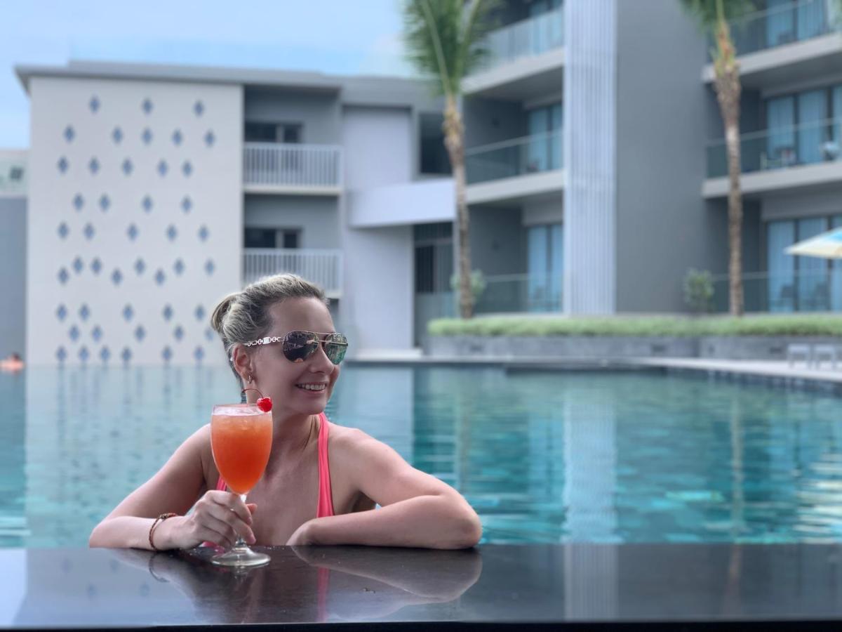 Oceanfront Beach Resort - Sha Extra Plus Patong Екстериор снимка A woman at a pool in Phuket, Thailand