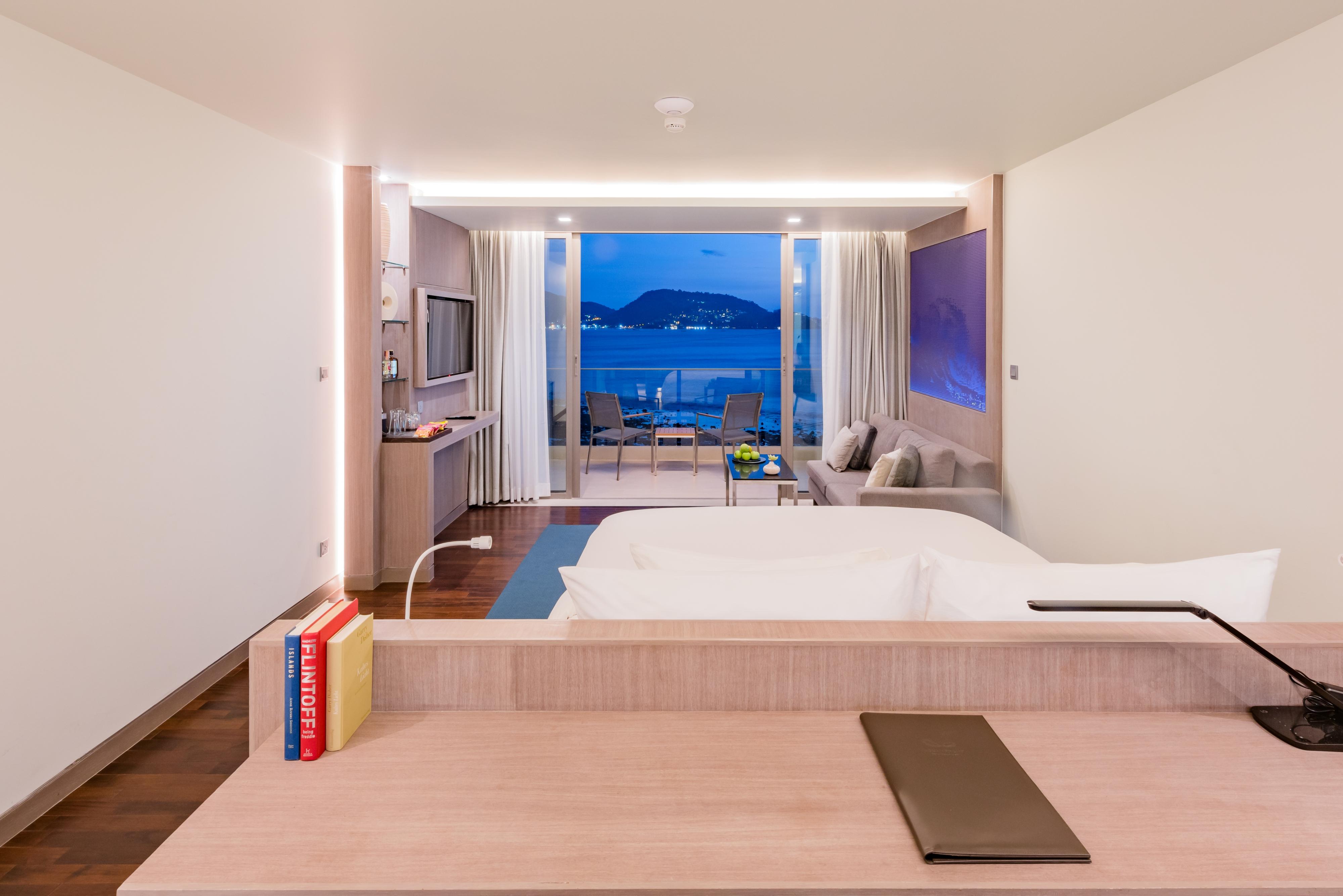 Oceanfront Beach Resort - Sha Extra Plus Patong Екстериор снимка Deluxe Ocean View Room