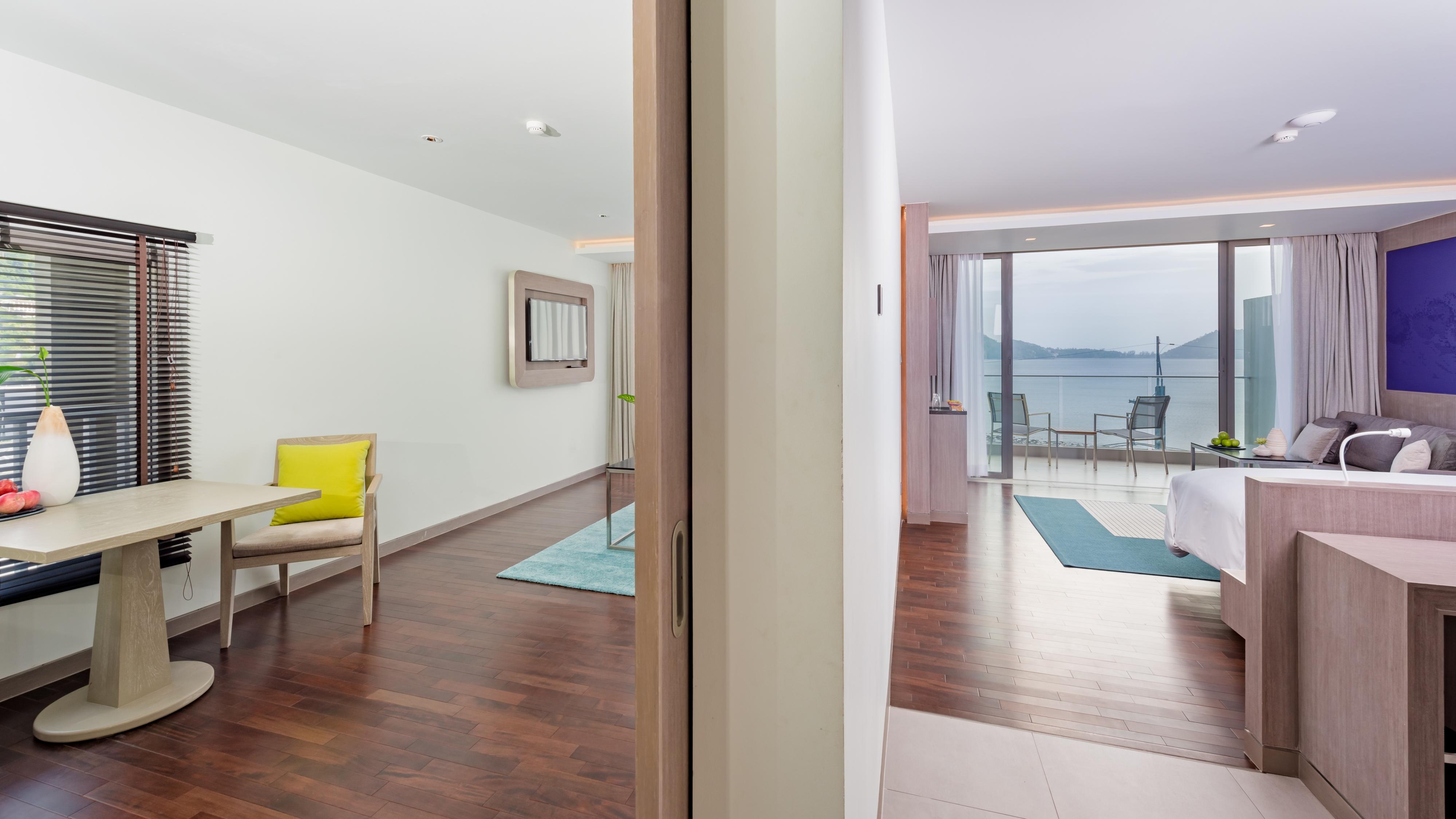 Oceanfront Beach Resort - Sha Extra Plus Patong Екстериор снимка A room at the hotel