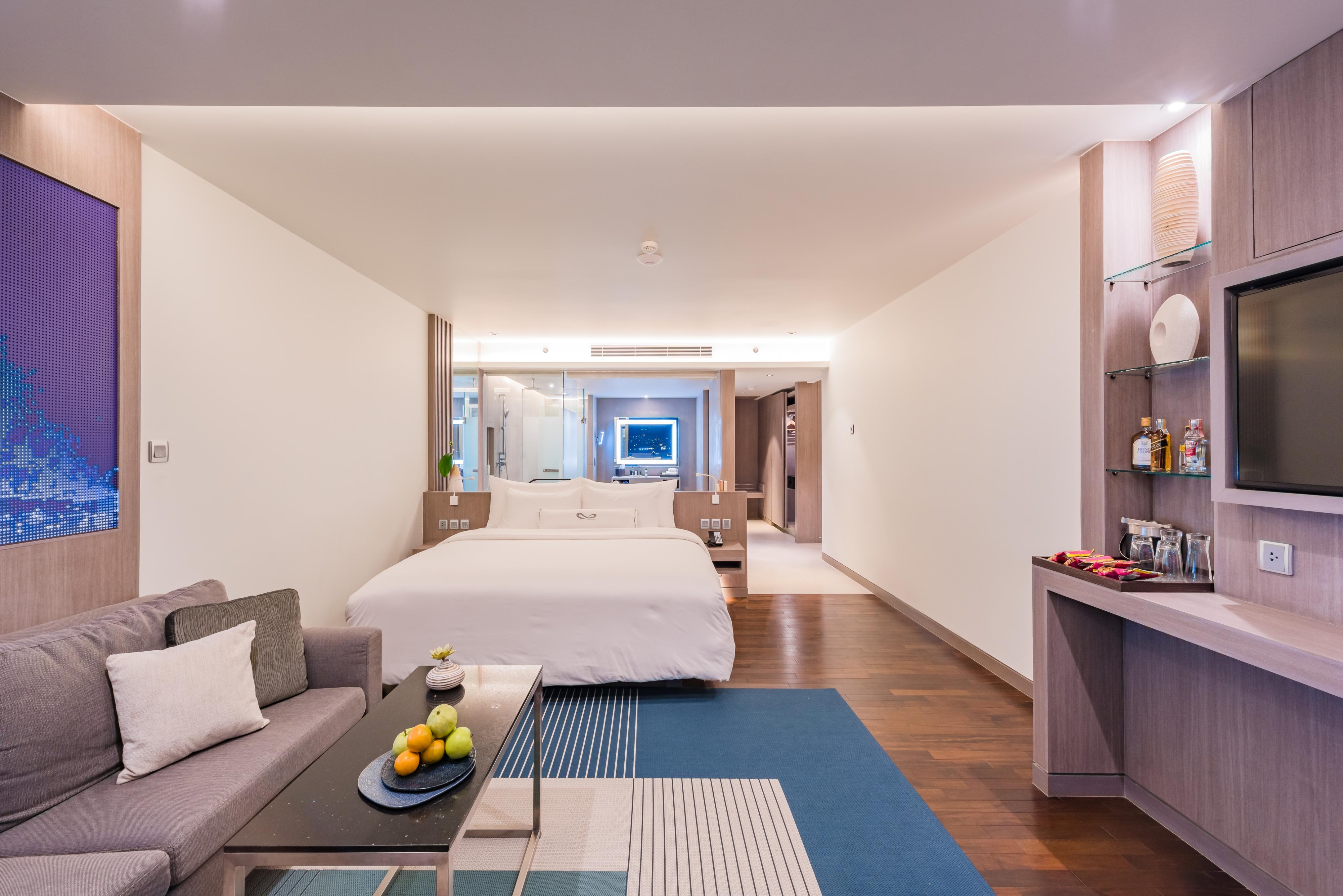 Oceanfront Beach Resort - Sha Extra Plus Patong Екстериор снимка Deluxe Room