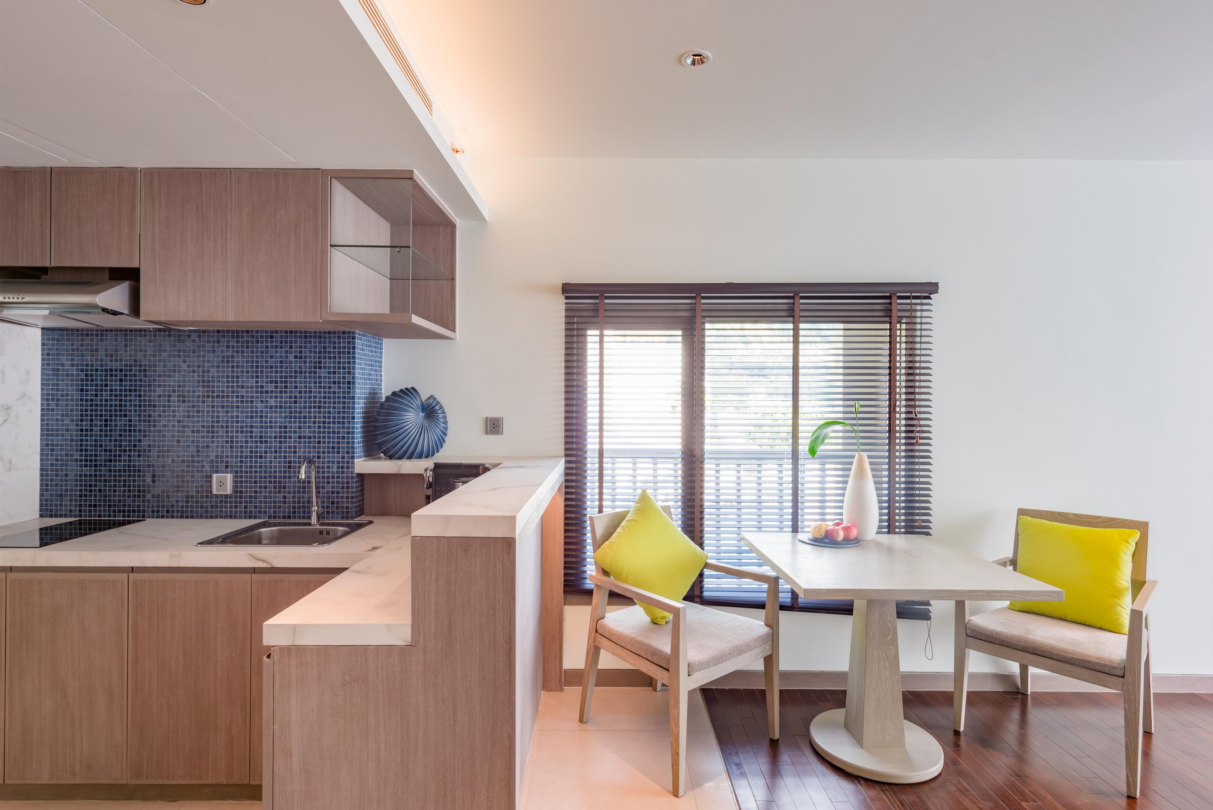 Oceanfront Beach Resort - Sha Extra Plus Patong Екстериор снимка A kitchen in a serviced apartment in Hong Kong
