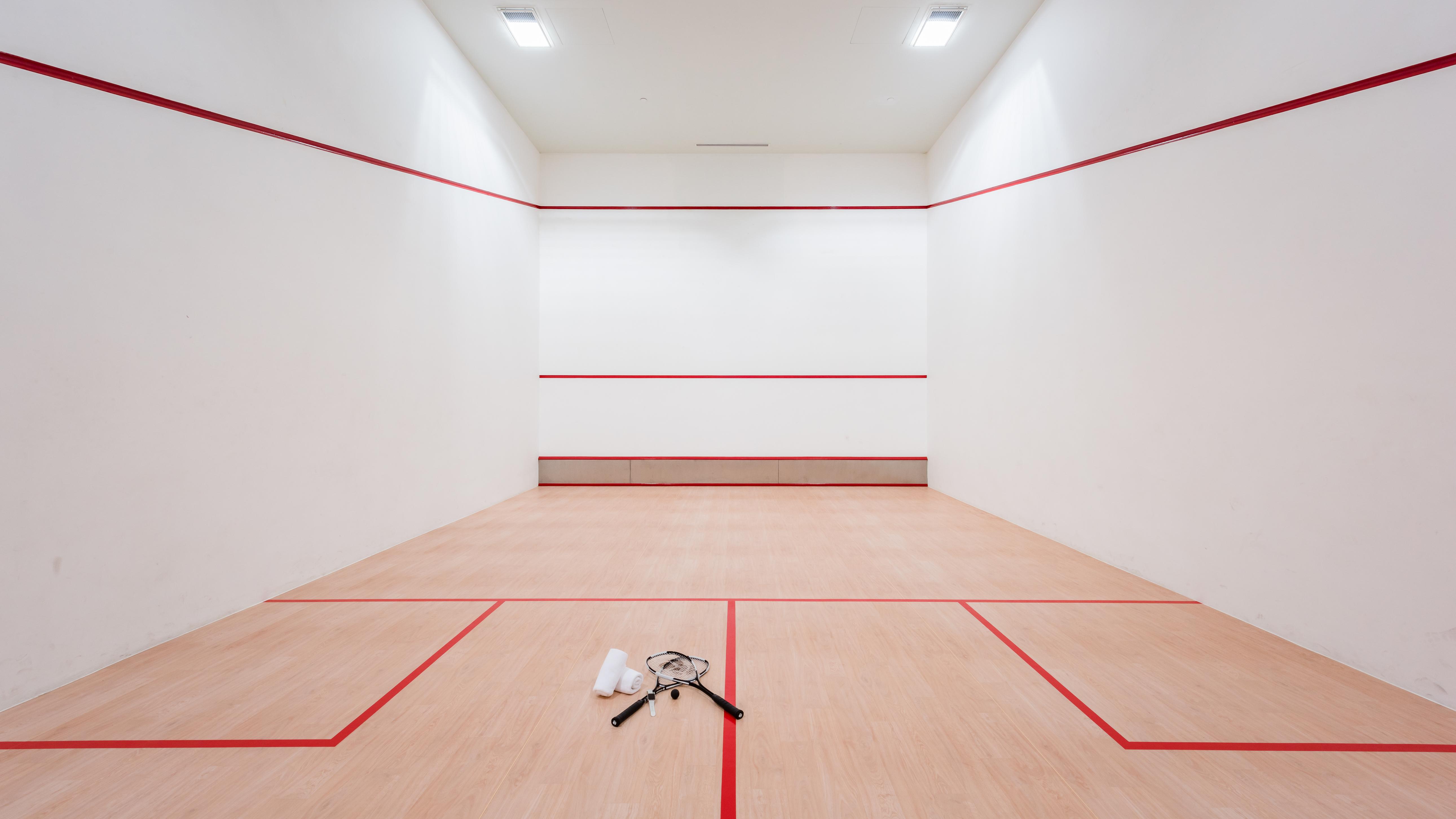 Oceanfront Beach Resort - Sha Extra Plus Patong Екстериор снимка Squash court