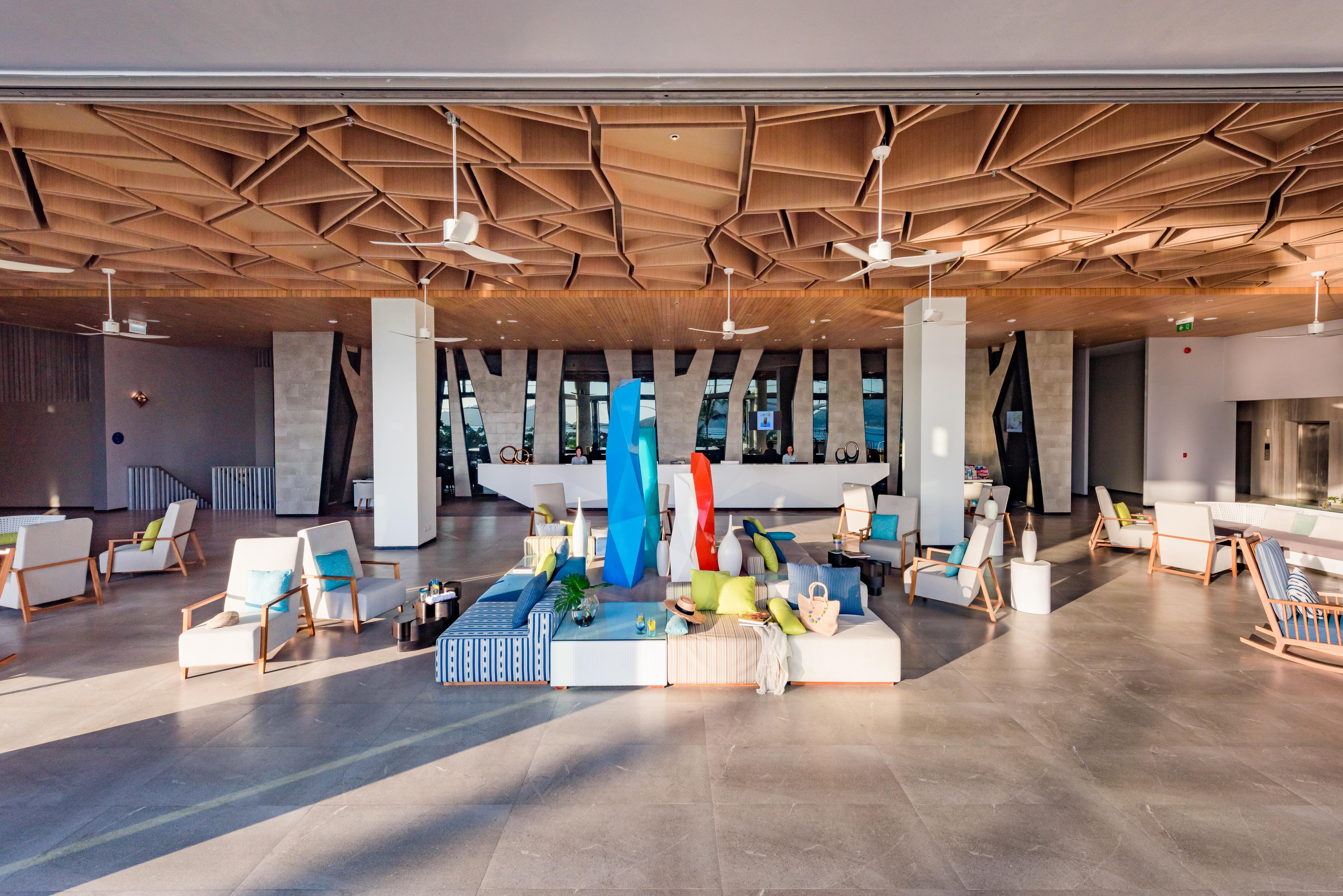 Oceanfront Beach Resort - Sha Extra Plus Patong Екстериор снимка The lobby of the new building