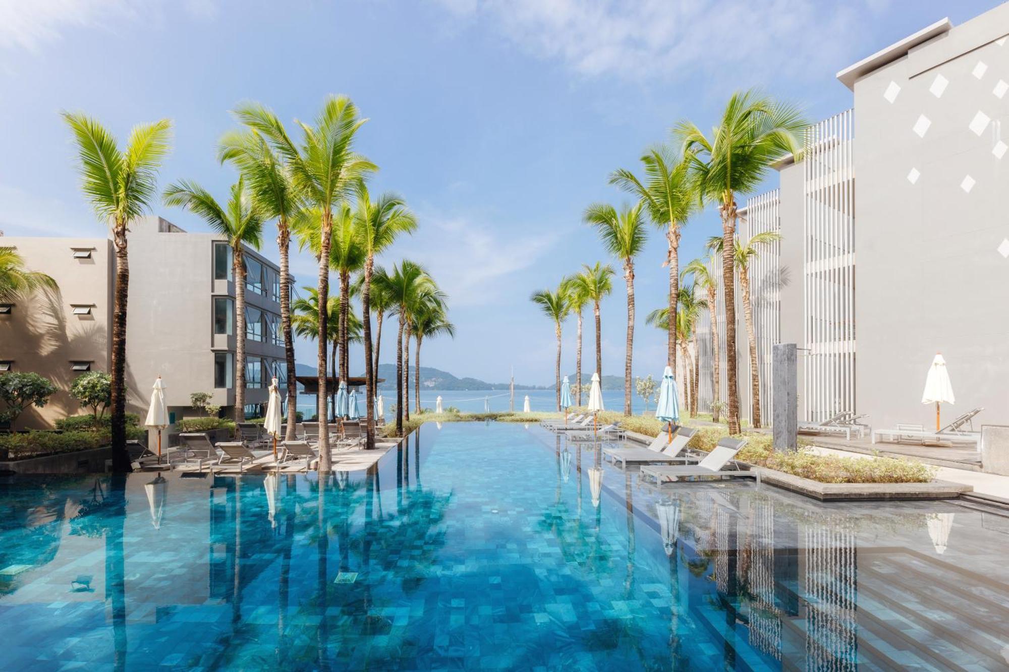 Oceanfront Beach Resort - Sha Extra Plus Patong Екстериор снимка The swimming pool at the hotel