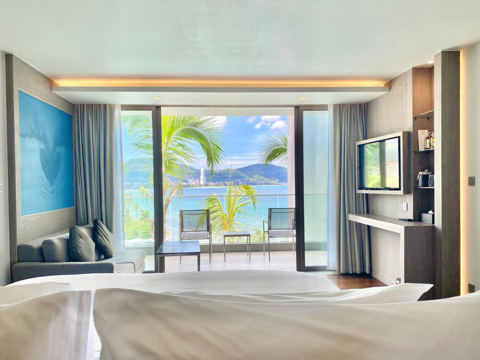 Oceanfront Beach Resort - Sha Extra Plus Patong Стая снимка Deluxe Ocean View
