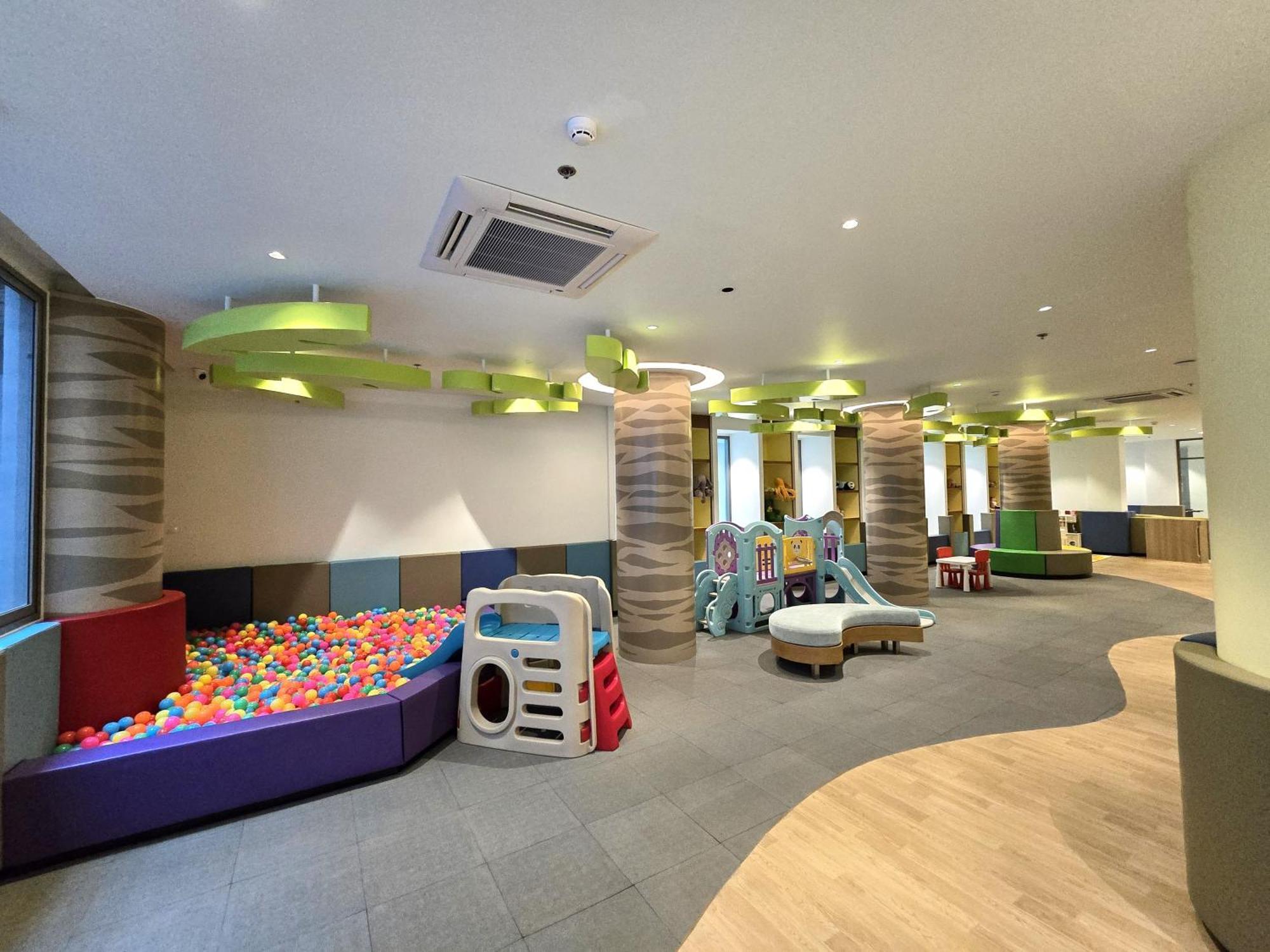 Oceanfront Beach Resort - Sha Extra Plus Patong Екстериор снимка The Children's Hospital at the Royal Marsden