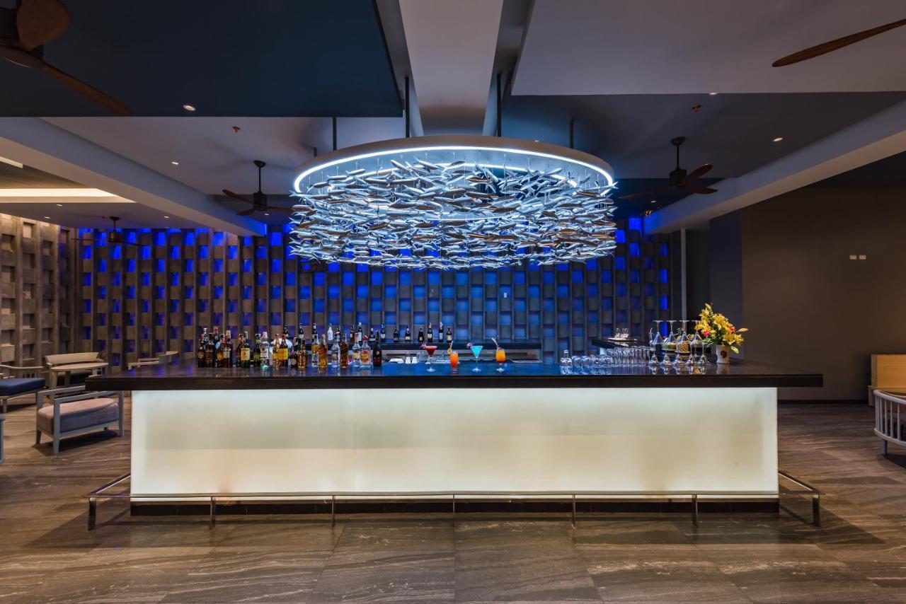 Oceanfront Beach Resort - Sha Extra Plus Patong Екстериор снимка The bar at the lobby
