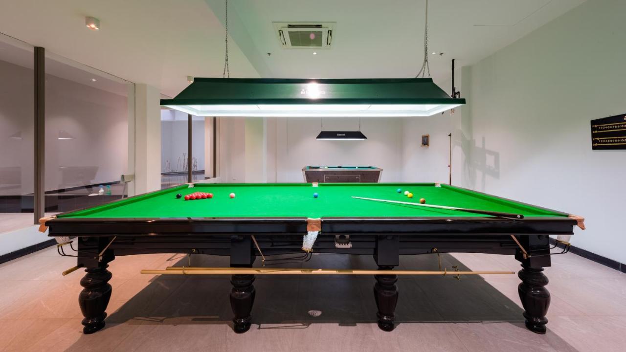 Oceanfront Beach Resort - Sha Extra Plus Patong Екстериор снимка A snooker table